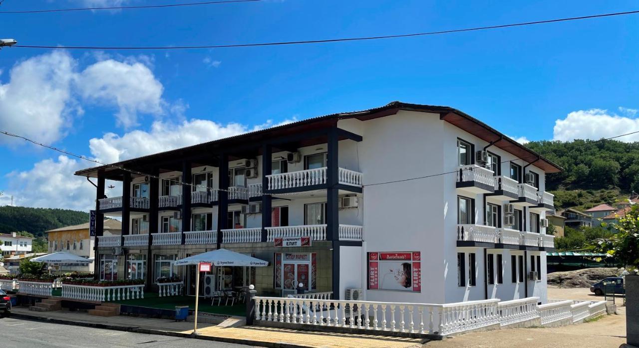 קירקובו Hotel Elit מראה חיצוני תמונה