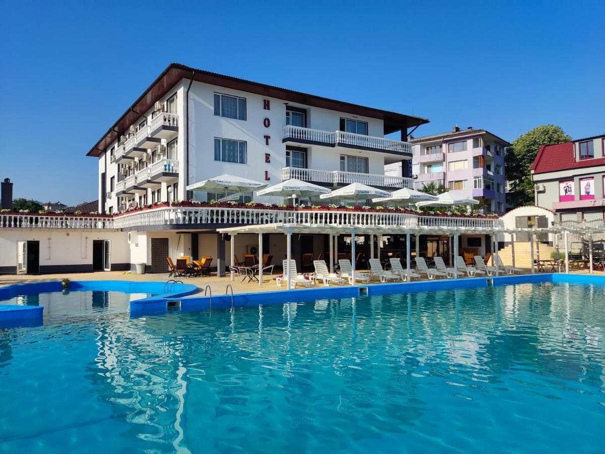 קירקובו Hotel Elit מראה חיצוני תמונה