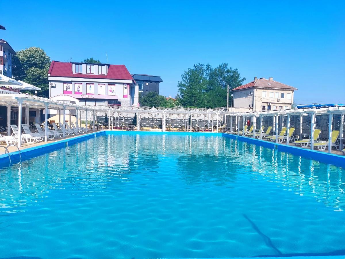 קירקובו Hotel Elit מראה חיצוני תמונה