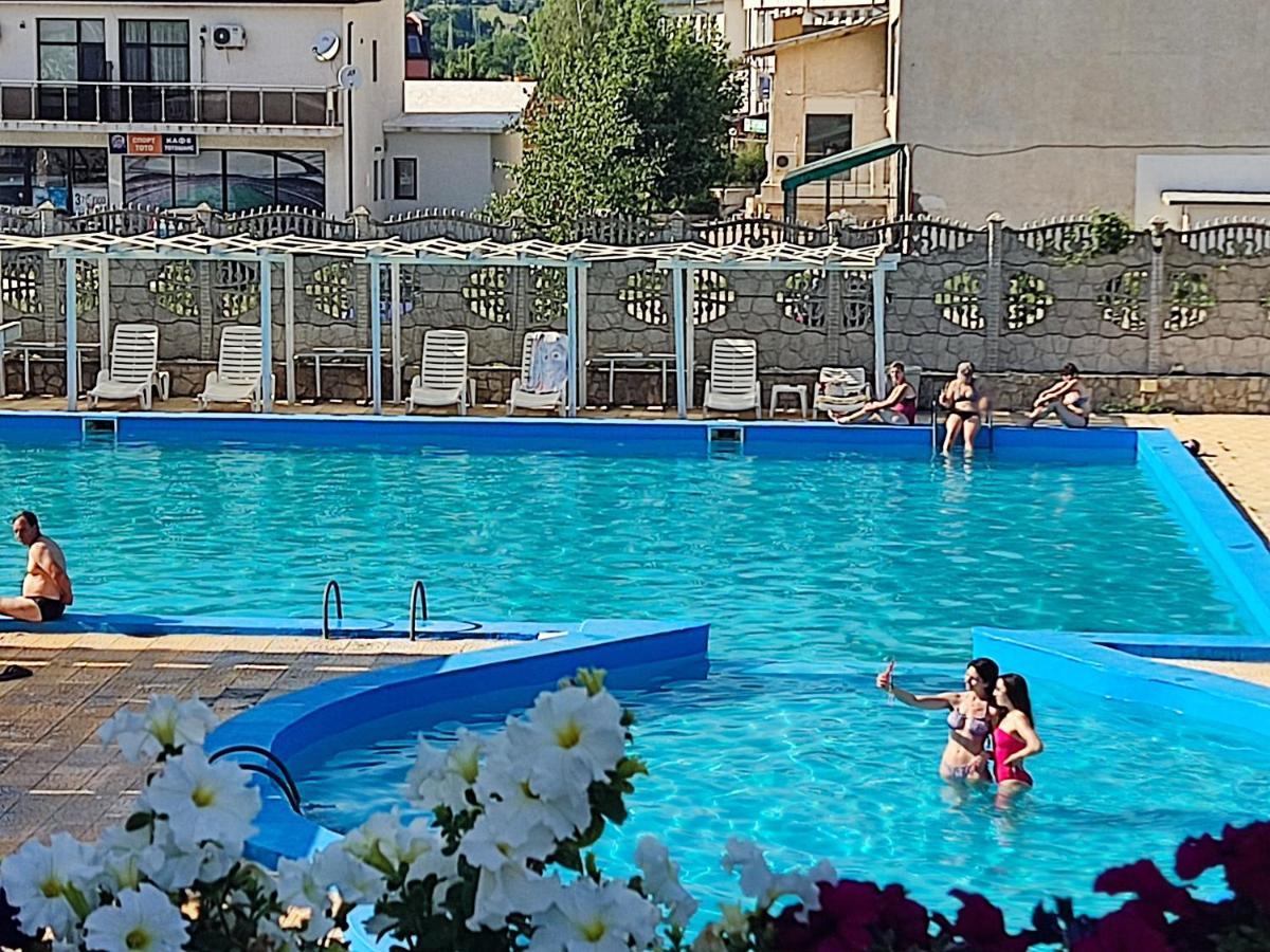 קירקובו Hotel Elit מראה חיצוני תמונה