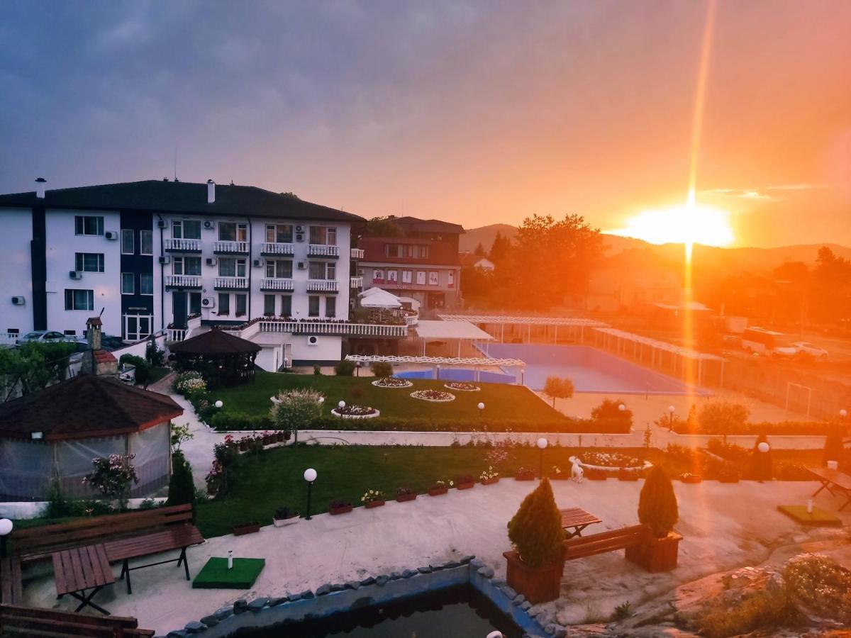 קירקובו Hotel Elit מראה חיצוני תמונה